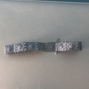 Free people silver choker( patterned)